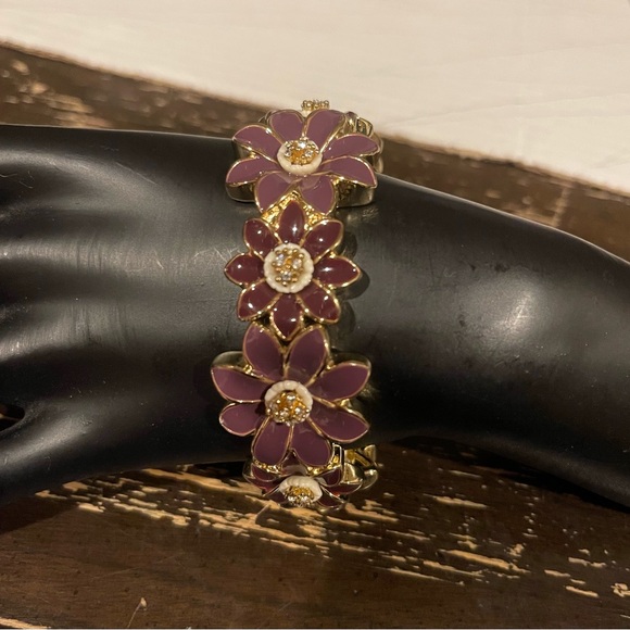 Beautiful Purple Daisy Stretch Bracelet w/Enamel & Crystals - Picture 2 of 4